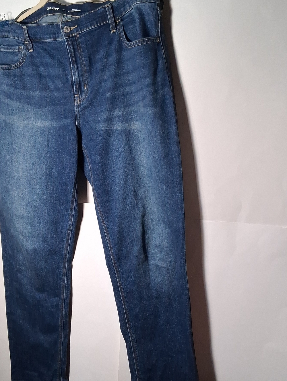 Old Navy Women’s Slim Straight Jeans in Medium Blue Wash